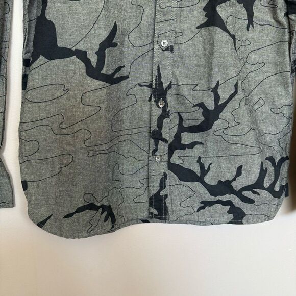 Carhartt camo button down shirt, NWOT, M - Picture 5 of 12